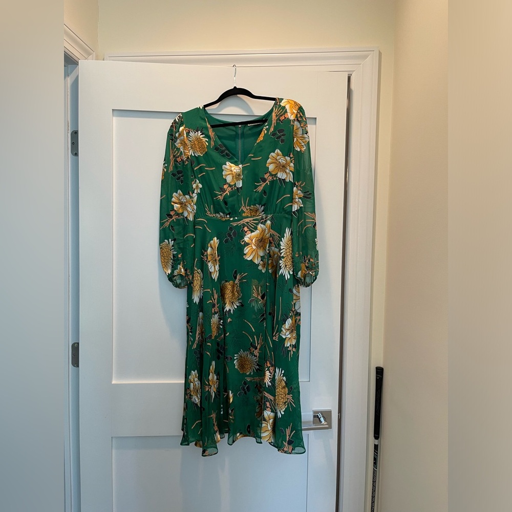 Alice + Olivia Green Gold Pleated Bishop Sleeve Midi Dress